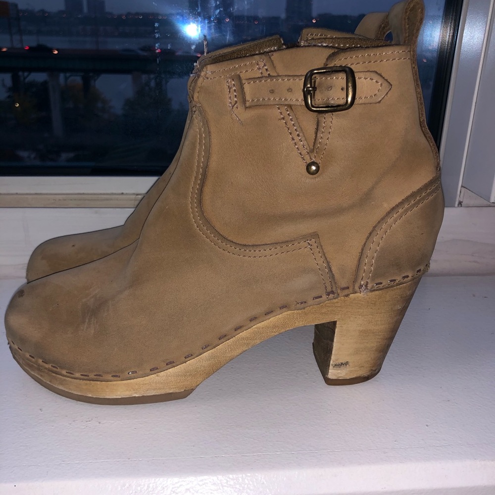 NO 6 CLOG 5" BUCKLE BOOT - TAN NUBUCK - 39 / 9